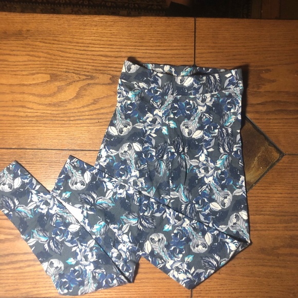 🌟3/$20 Floral leggings - Picture 1 of 4